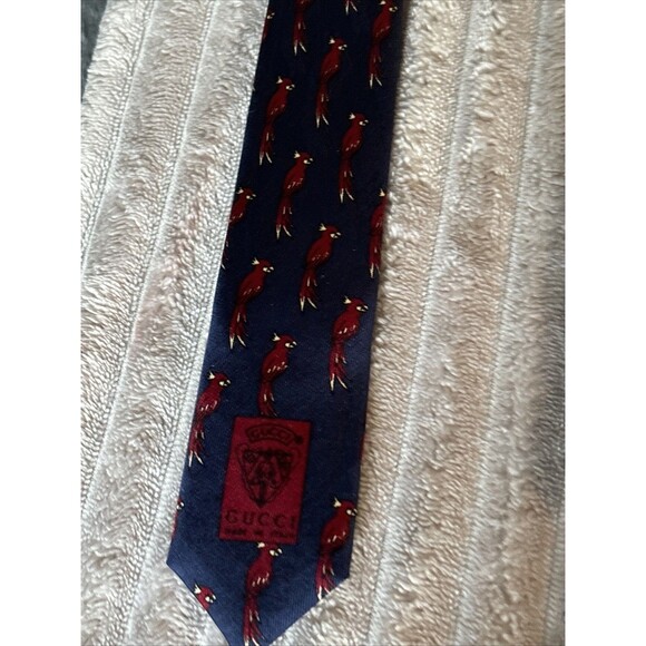VTG GUCCI MENS NECK TIE WITH LOGO HIGH END BLUE WITH RED PARROTS ITALY 100% Silk - Picture 2 of 13